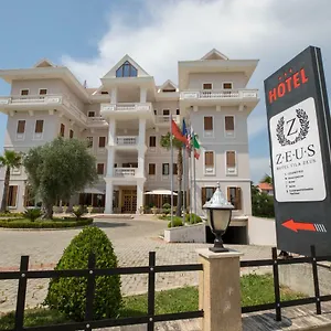 Zeus 4*, Rinas Albanië