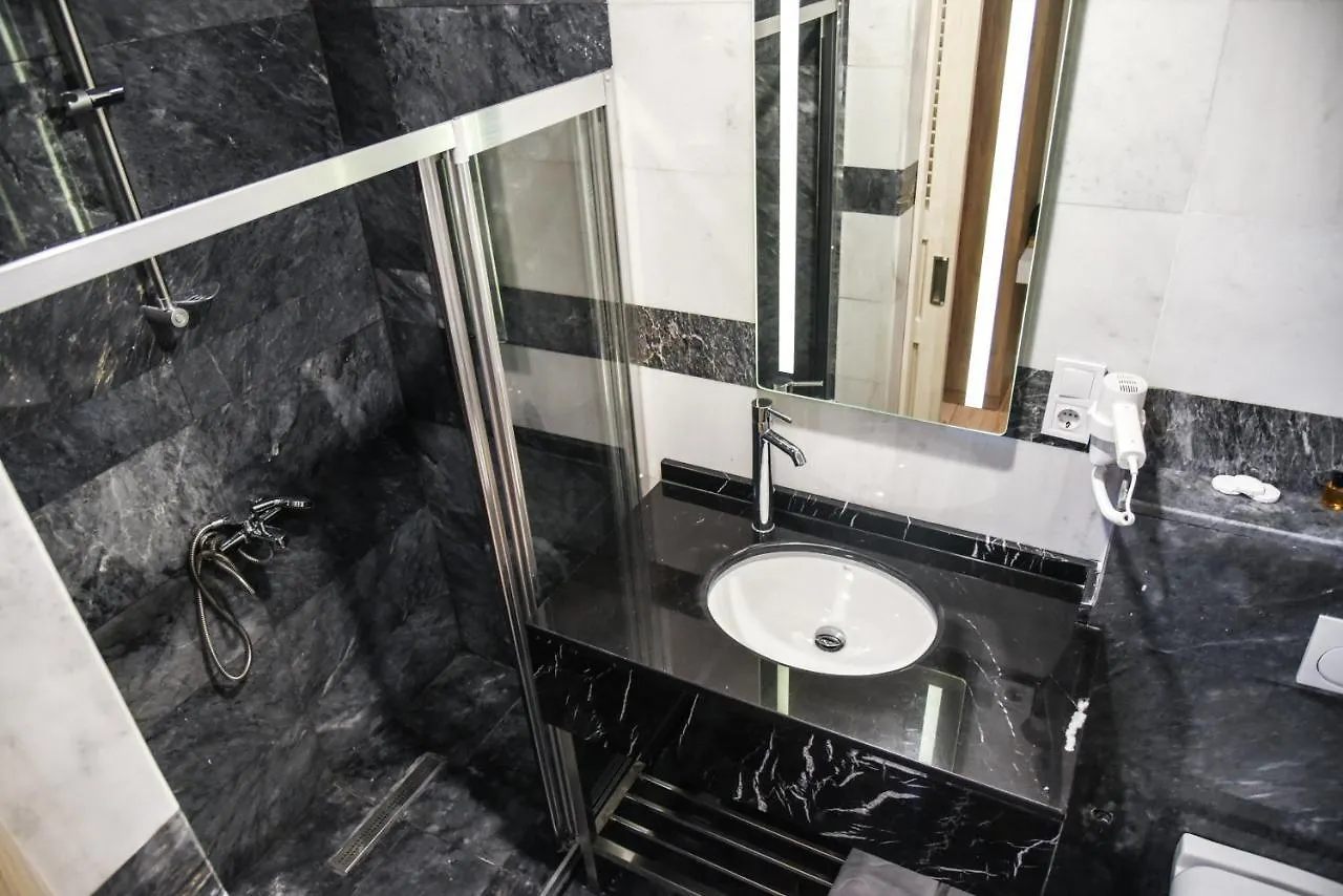 Luxir Hotel Istanbul 4*,